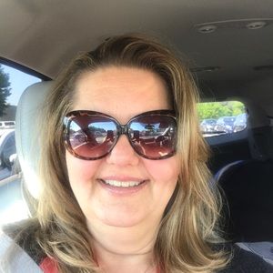 Meet your Posher, Lorraine